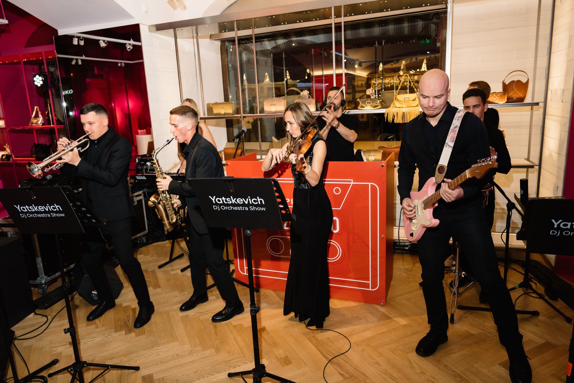 DJ Orchestra Show в бутике Pinko