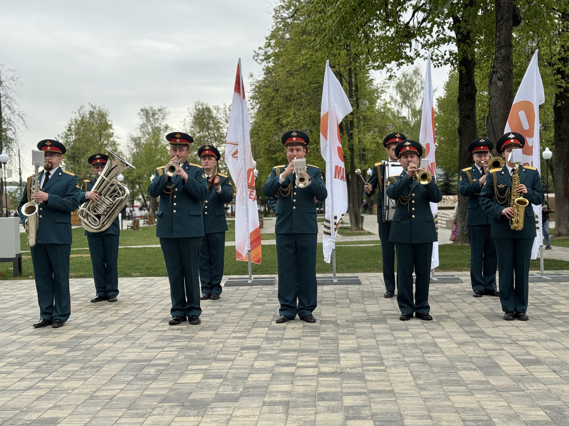 Военный оркестр в парадной форме